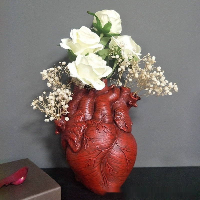 Nordic Style Heart Shaped Flower Vase Sculpture